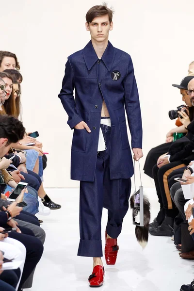 Look 15